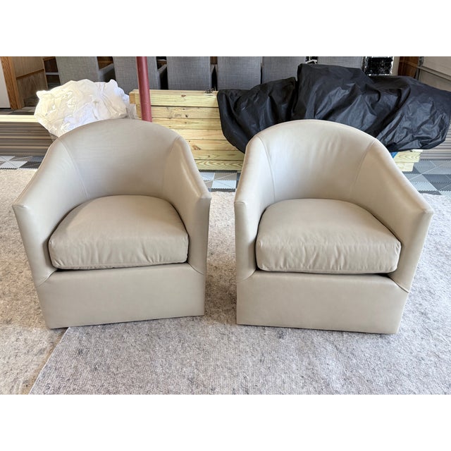 Lee Industries Beige Leather Swivel Chair Mini Welt Topstitching on Seat Cushion Oak Frame 62 lbs