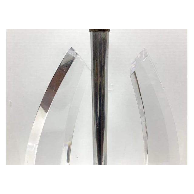 Mid-Century Modern 1970s Mid Century Modern Lucite Table Lamp For Sale - Image 3 of 12