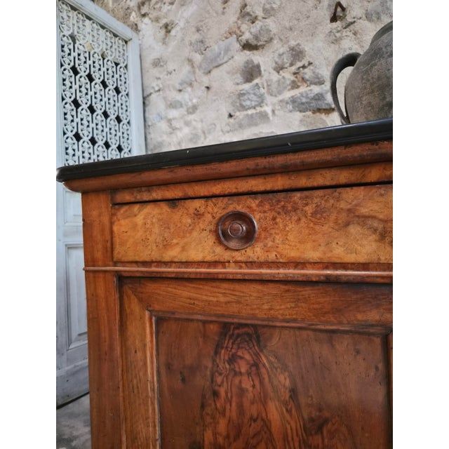 French Louis Philippe Walnut Buffet with Black Marble Top, France, 1840s For Sale - Image 3 of 18