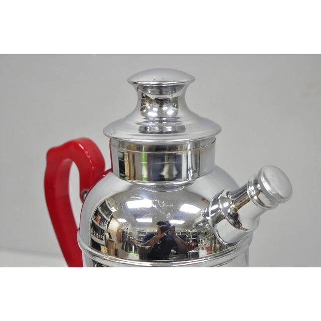 Vintage Art Deco Chrome Cocktail Martini Shaker Red Bakelite Handle by Chromium For Sale In Philadelphia - Image 6 of 16