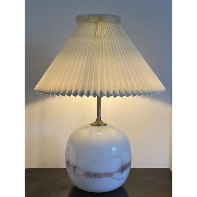 Holmegaard Sakura Table Lamp with Le Klint White Shade by Michael Bang for Holmegaard, Denmark, 1980s For Sale - Image 4 of 13