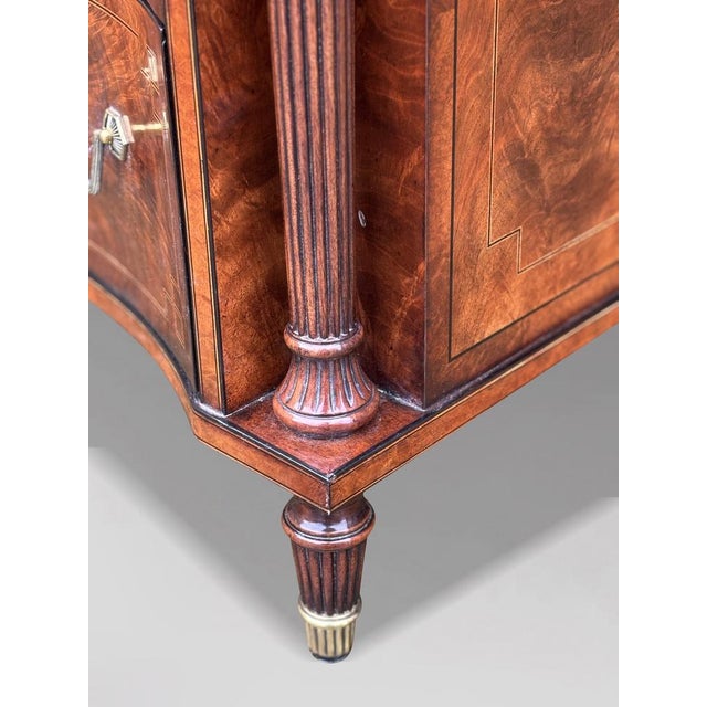 Walnut Inlaid Commode from Brights of Nettlebed, 1980s For Sale - Image 4 of 10