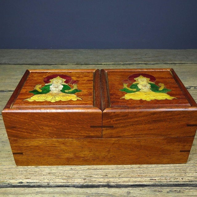 1980s Vintage Rosewood Box With Mother-of-Pearl Guanyin Inlay For Sale - Image 5 of 9