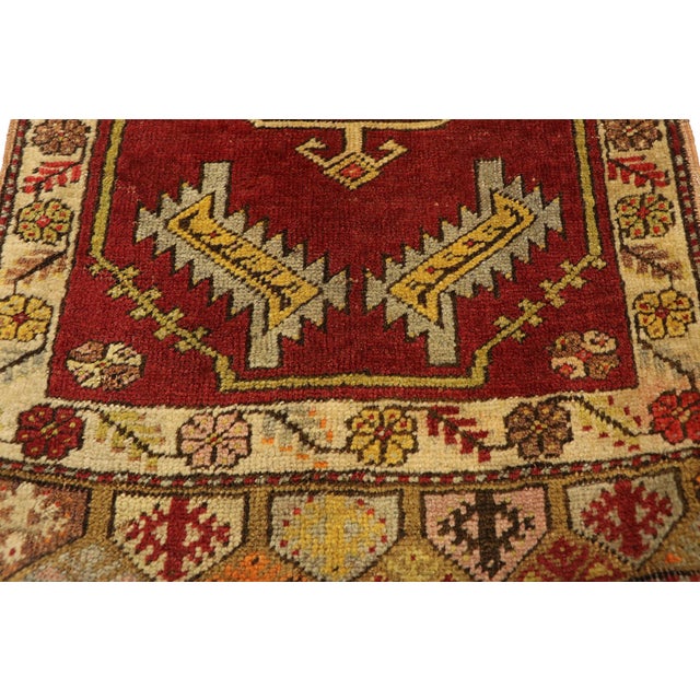 Vintage Turkish Yastik Rug - 01'07 X 02'10 For Sale - Image 4 of 8