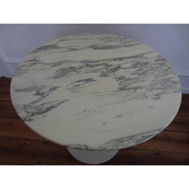 Tulip Side Table with Marble Top from Opal Möbel, 1970s For Sale - Image 4 of 7