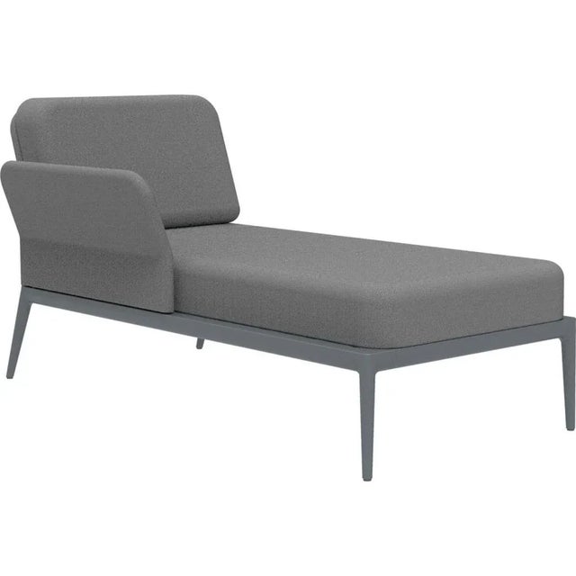 Cover grey right chaise longue by mowee dimensions: d 80 x w 155 x h 81 cm (seat height 42 cm). Material: aluminum and...
