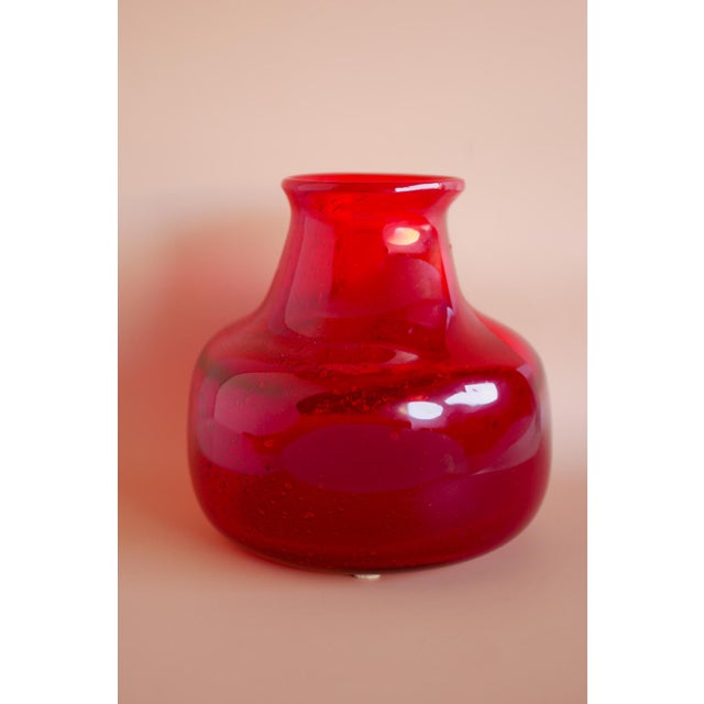 Mid-Century Modern Red Glass Vase by Erik Höglund for Bodafors, 1960s For Sale - Image 3 of 12