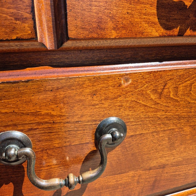 1990s Vaughan Early American Colonial Revival Cherry Chest of Drawers Dresser Bureau W/ Door & 11-Drawers For Sale - Image 13 of 14