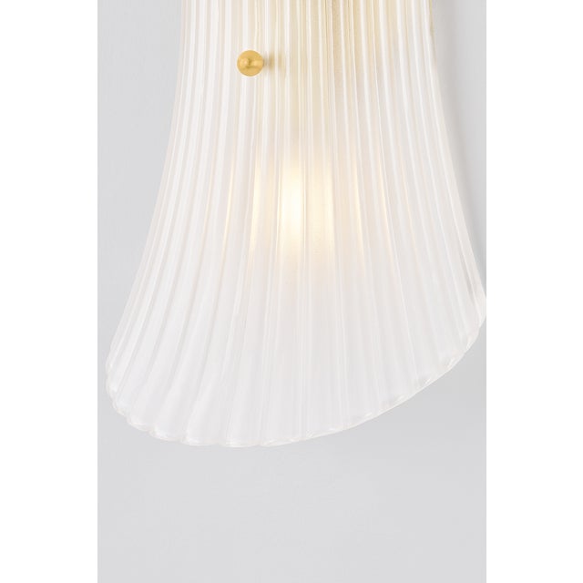 In the vein of mid-century Murano sconces, Esmae’s shell-shaped silhouette is a thing of beauty. The etched clear glass...