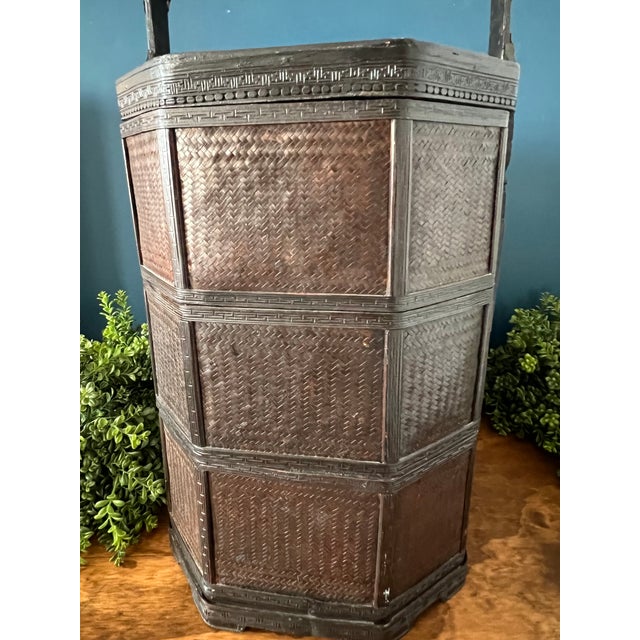 Large Antique Chinese Wedding Basket With Brass Mounts, Circa 1880–1920 For Sale - Image 4 of 18