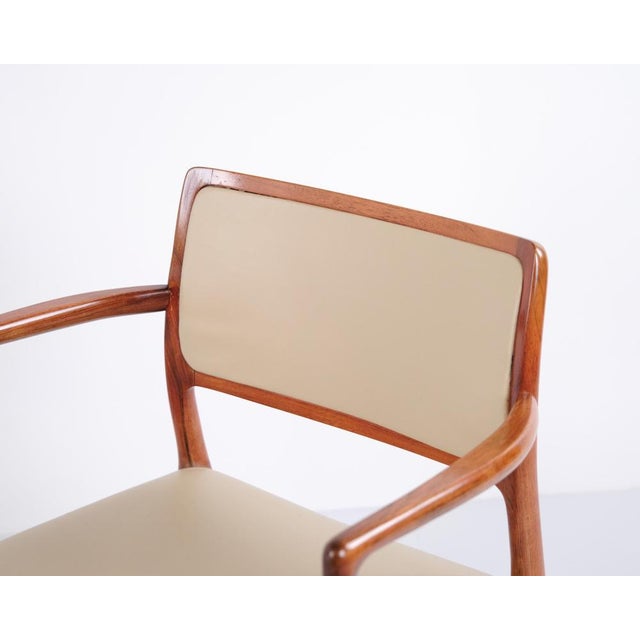 Model 65 Armchair in Rosewood with Light Elegance Leather by N.O. Møller for J.L. Møllers, 1960s, Set of 4 For Sale - Image 7 of 14