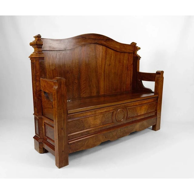 Walnut chest bench, Napoleon III circa 1860. Good condition. Dimensions: height 102 cm width 135 cm depth 45 cm Seat...