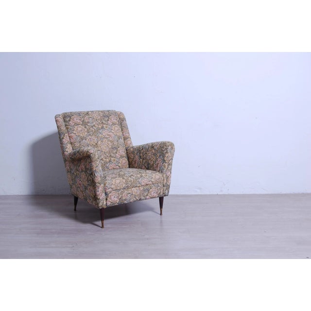Design armchair and original 1950s production. Solid structure with thin legs in black enameled wood and brass tips,...