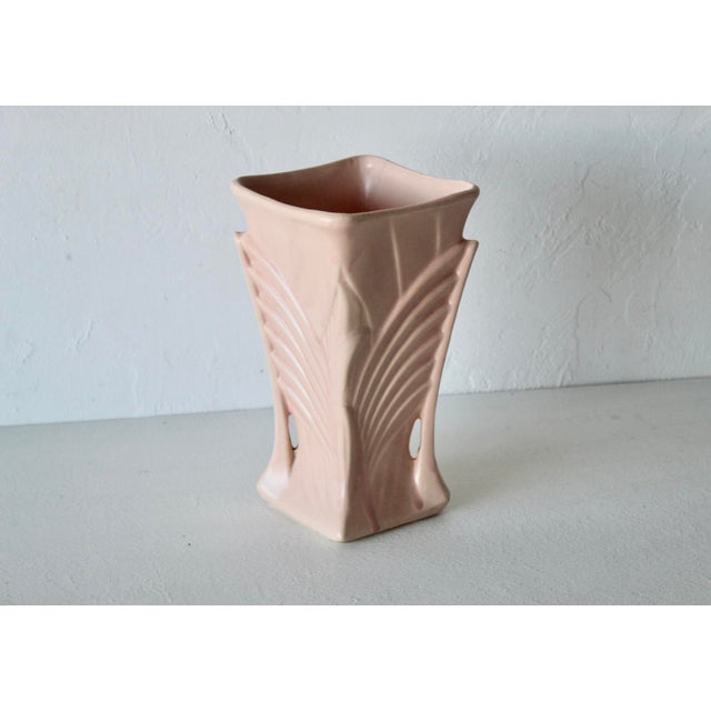 1940s Art Deco McCoy Pink Glazed Ceramic Wing Vase Vintage For Sale In Miami - Image 6 of 15