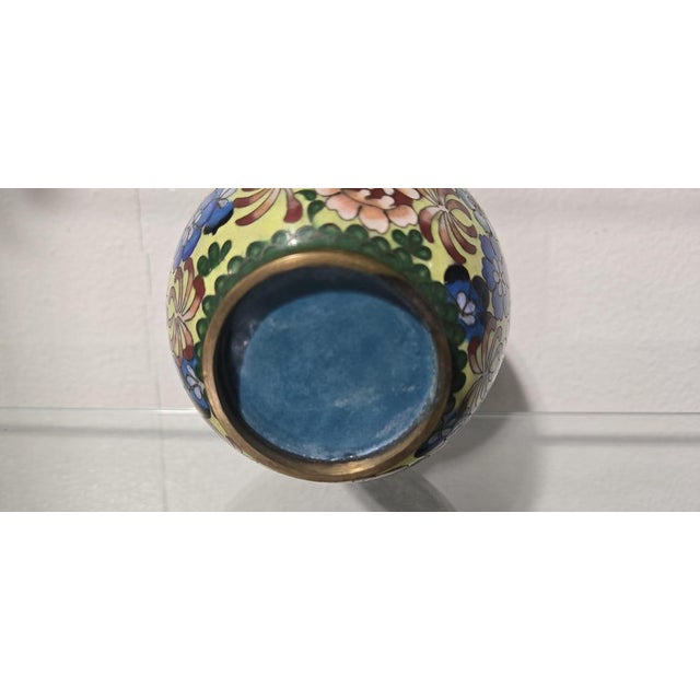 Blue Antique Chinese Cloisonné Ginger Jar: Millefleurs Floral Pattern, Yellow Lidded Urn (Republic Period) For Sale - Image 8 of 8