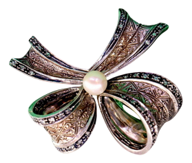Gold and Silver Bow-Shaped Brooch with Diamond Flakes