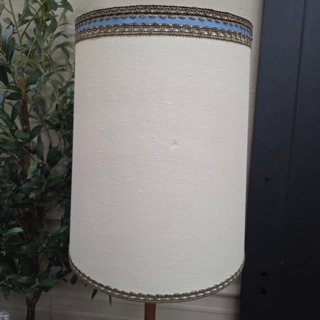 Wood 1960s Mid-Century Modern Carved Ceramic & Walnut Table Lamp With Original Linen Shade — 38” Tall For Sale - Image 7 of 16