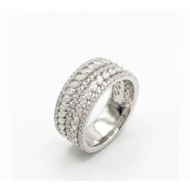 Natural Marquise Diamond 1.30cts & Diamond 0.55cts Ring in 18k Gold For Sale In New York - Image 6 of 8
