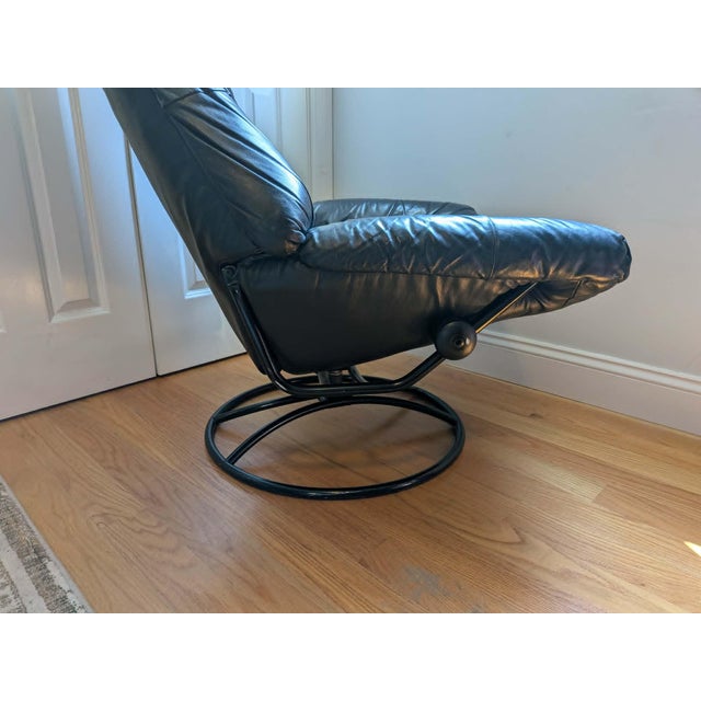 Ekornes ASA Vintage 1980s Stressless Recliner & Ottoman For Sale - Image 4 of 7