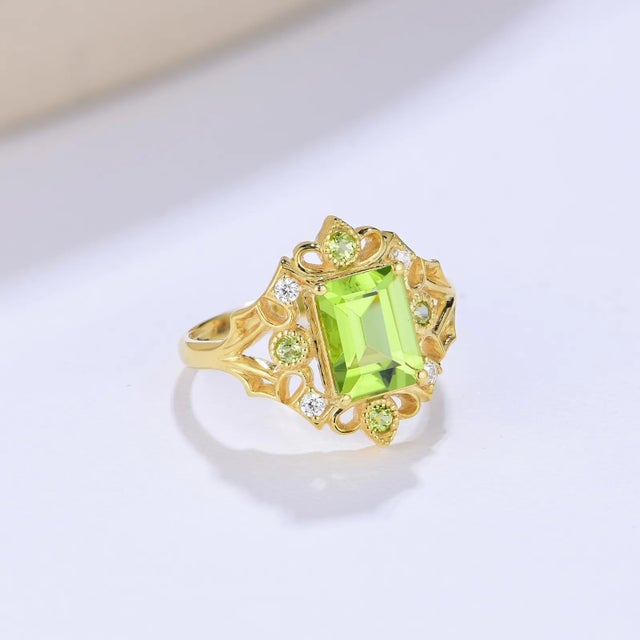 Contemporary Kai Renaissance Peridot Diamond Cocktail Ring in 14k Solid Gold, size 8.5 For Sale - Image 3 of 12