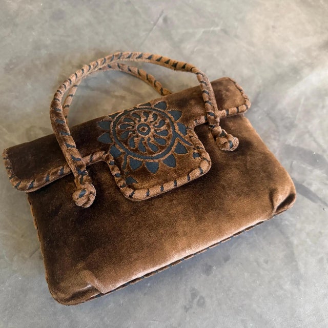1970s 1970s Hippies Style Chocolate Brown Velvet Italian Top Handle Bag For Sale - Image 5 of 12