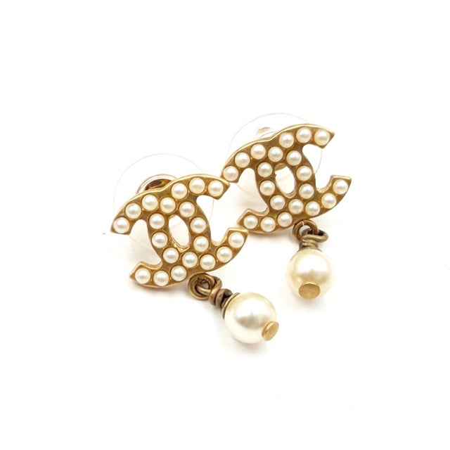 Chanel Chanel Vintage Gold Plated CC Pearl Pearl Dangle Small Piercing Earrings, A Pair For Sale - Image 4 of 5