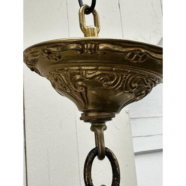 Vintage Eight Light Hollywood Regency Floral Gilt Brass Chandelier For Sale - Image 9 of 10