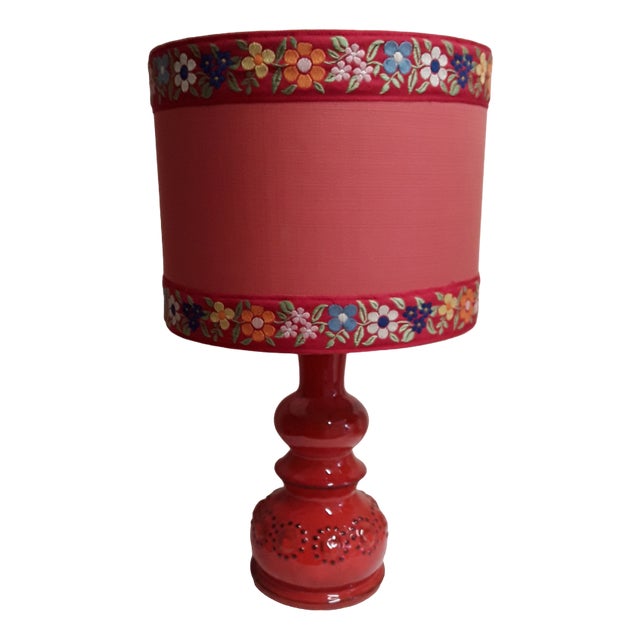 German Table Lamp with Red Patterned Ceramic Foot and Red Fabric Shade, 1970s For Sale