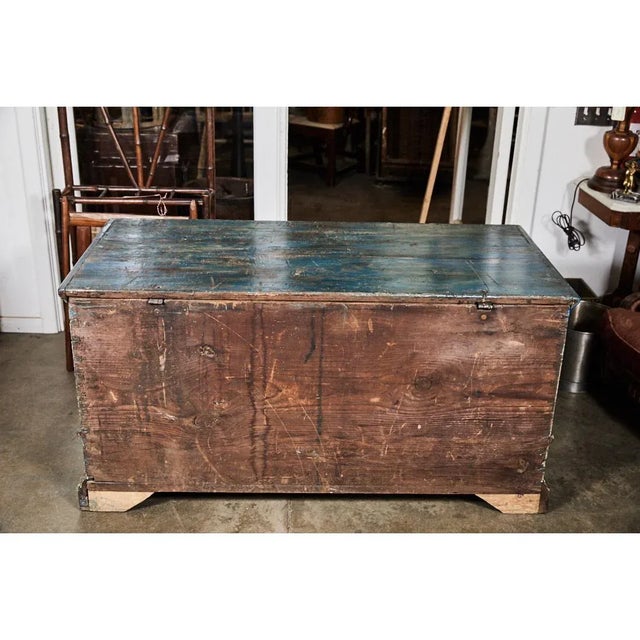 American Early 18th Century Pennsylvania Blanket Box/ Dowry Chest For Sale - Image 3 of 9