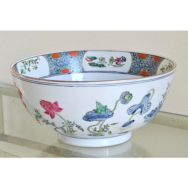Chinoiserie Mid-Century Chinoiserie Decorative Porcelain Centerpiece Bowl For Sale - Image 3 of 10