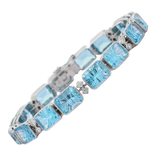 18 Karat White Gold Diamond and Fine Cut 40 Carats Blue Topaz Tennis Bracelet For Sale