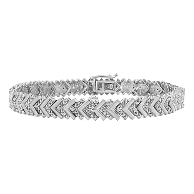 .925 Sterling Silver 1/6 Cttw Round-Cut Diamond Chevron Wave 7.25" Link Bracelet For Sale