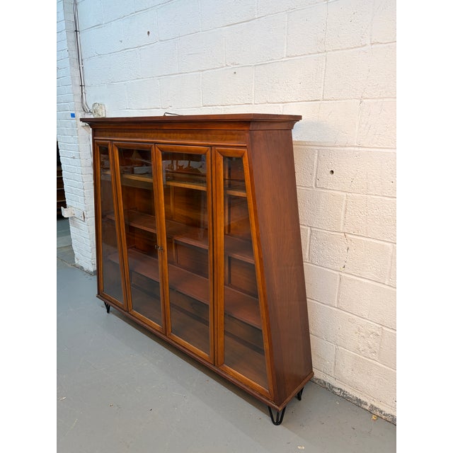 Mid 20th Century Modern Display Cabinet by Young Manufacturing Company For Sale In New York - Image 6 of 15