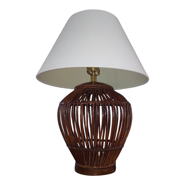 Late 20th Century Woven Rattan Basket Table Lamp With White Shade For Sale