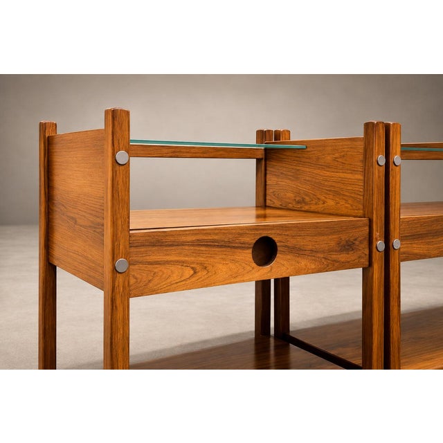 Pair of Sergio Rodrigues “Yara” Side Tables in Freijó Wood with Drawers and Glass Tops, Brazil, 1960s For Sale - Image 13 of 18