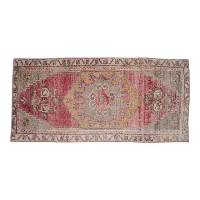 Vintage Turkish Small Rug Pink Beige Hand Knotted Turkish Accent Rug Door Mat 1'6"x3'1" For Sale