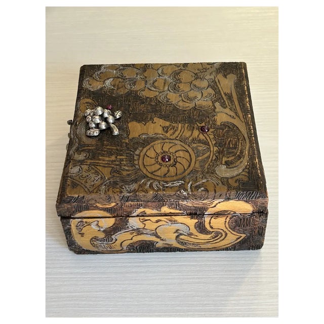 Antique Flemish Box/Sterling/Garnets For Sale In Los Angeles - Image 6 of 10