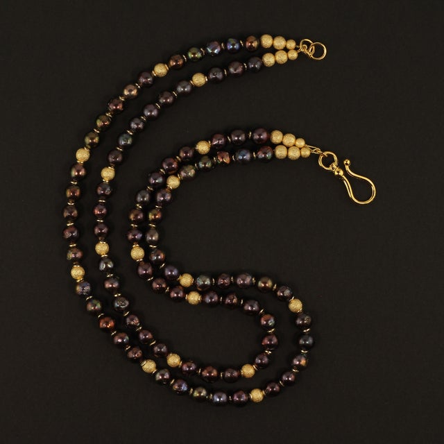 2020s Two Strand Iridescent Mauve Pearl Necklace With Goldy Accents For Sale - Image 5 of 8