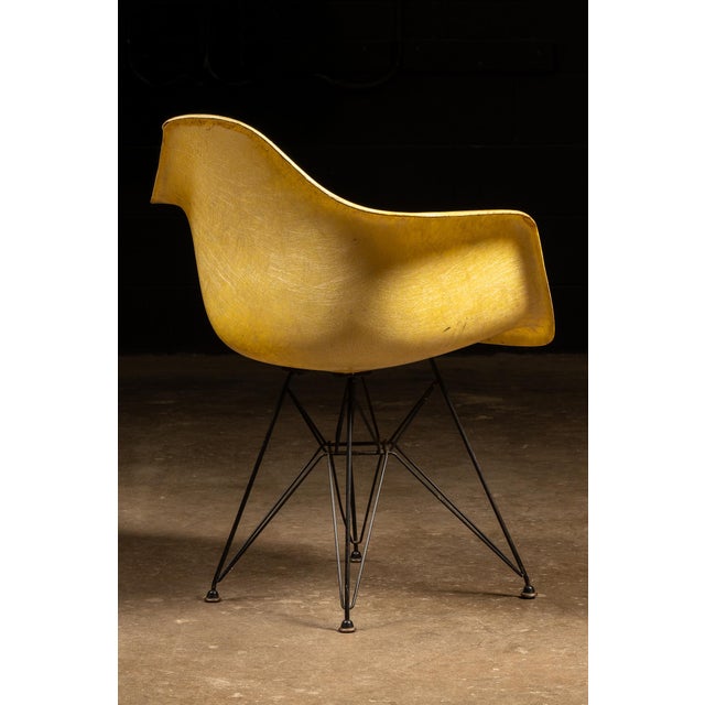 1950s 1950s Charles and Ray Eames for Herman Miller Dar Parchment Fiberglass Armchair For Sale - Image 5 of 10