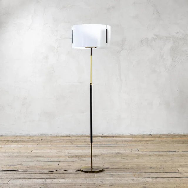 Brass & Acrylic Glass Floor Lamp attributed to Giuseppe Ostuni for Oluce, 1950s For Sale - Image 3 of 7