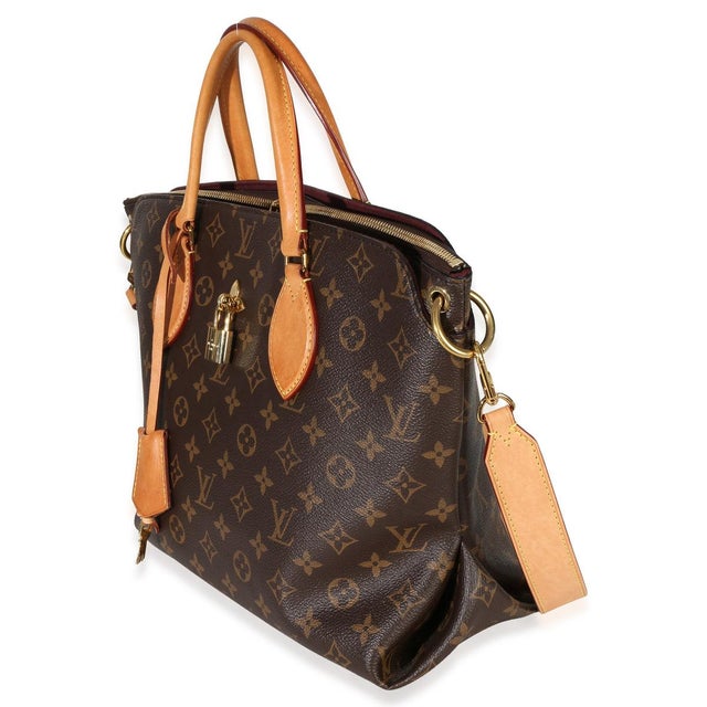 Item #: 153148 Interior Material: Microfiber Size: MM Features Interior: Two gussets. One zip compartment. Three slip...