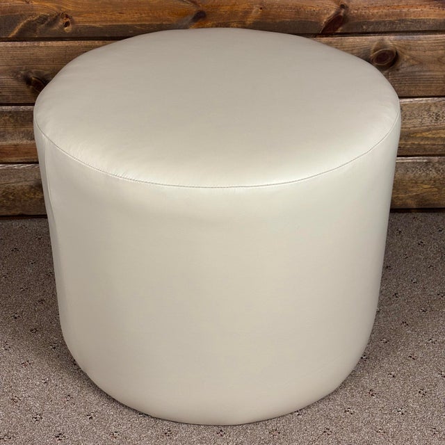 New Round Cream Italian Leather Ottoman Made in Usa 21 Inch Diameter Footstool Accent Decor For Sale In Atlanta - Image 6 of 8