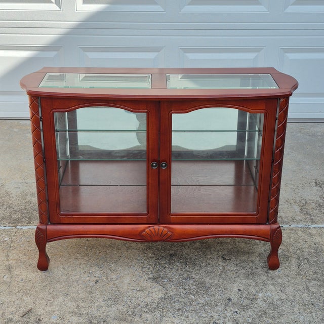 Late 20th Century Vintage Queen Anne Style Wood & Glass Curio Display Cabinet For Sale - Image 14 of 15