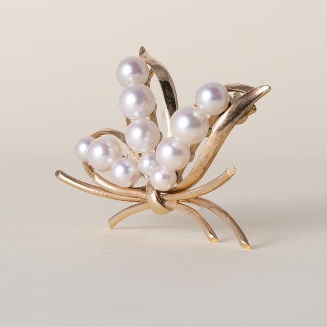 Modern Vintage Mikimoto Akoya Pearl Lotus Floral Brooch 14k Gold For Sale - Image 3 of 6