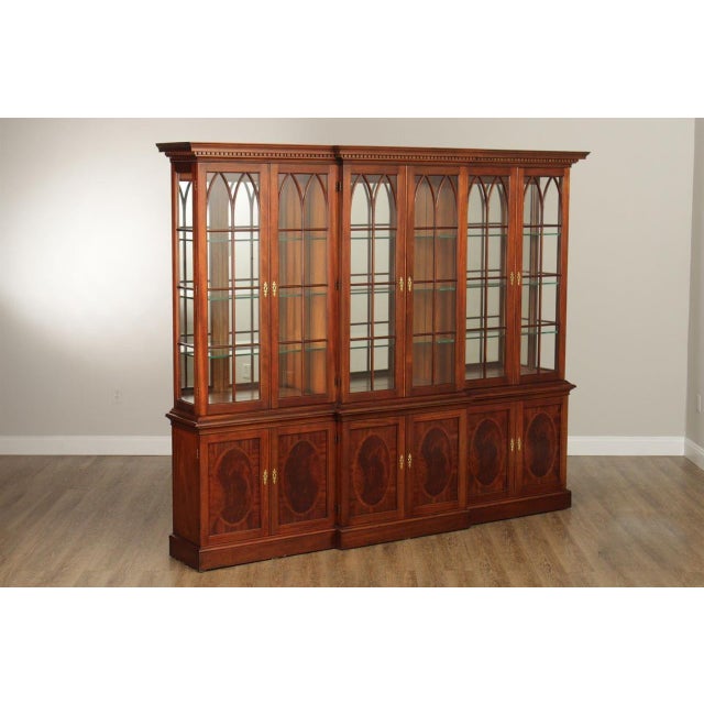 1950s Large American-Made Inlaid Mahogany China Cabinet – Six Door Display by Millender For Sale - Image 4 of 6