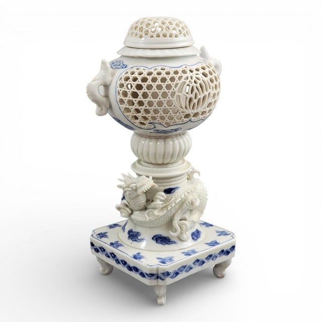 Hirado Blue and White Porcelain Crown with Dragon, 1880 For Sale - Image 17 of 17