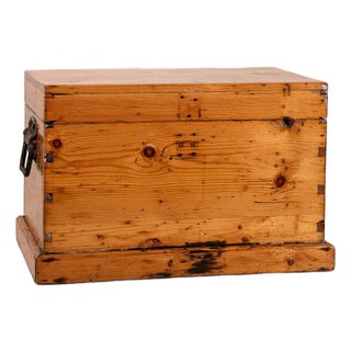 19th Century English Waxed Pine Carpenters Tool Chest (C. 1900) For Sale