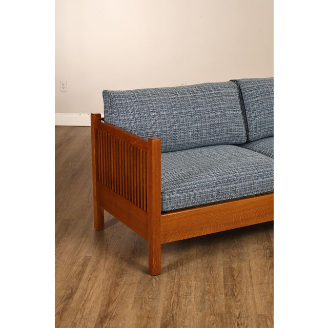 Stickley Mission Collection Oak Spindle Sofa For Sale In Philadelphia - Image 6 of 18