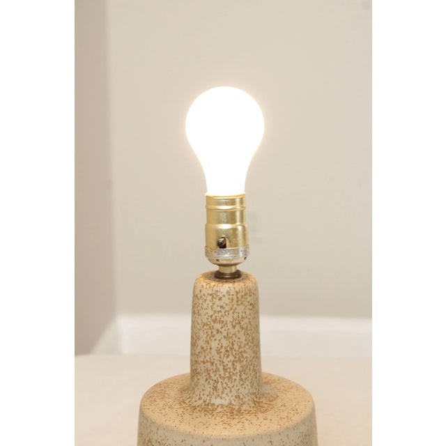 Jane and Gordon Martz Mid Century Modern Glazed Stoneware Table Lamp For Sale - Image 11 of 12