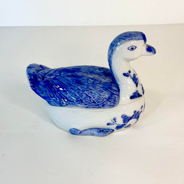 Mid 20th Century Mid-Century Boho Chic Chinoiserie Blue & White Lidded Duck Trinket Box. For Sale - Image 5 of 9